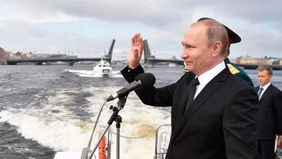 Ảnh: Hơn 100 tàu chiến Nga rầm rộ phô diễn sức mạnh