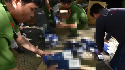 Hơn 2.700 bao thuốc lá lậu từ TP.HCM ra Quảng Nam