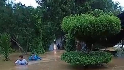 Bão số 5: Miền núi Quảng Nam bị chia cắt do sạt lở