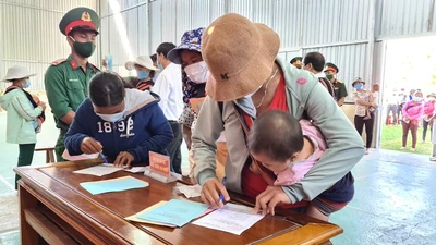 Quảng Nam: Hoàn thành bầu cử sớm ở 6 xã biên giới