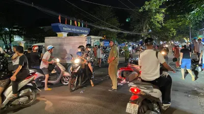 Xe tải tông hàng loạt xe máy, nhiều người bị thương ở Quảng Ngãi