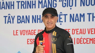 Kết thúc hành trình đạp xe 22.000 km của người đàn ông Tây Ban Nha