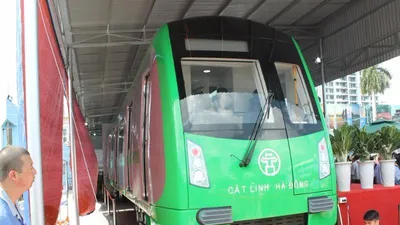  Tàu điện Trung Quốc tuyến Cát Linh - Hà Đông về tới VN
