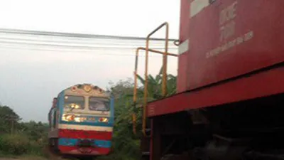 Hai tàu hỏa suýt đối đầu nhau