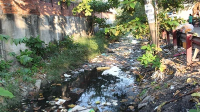 Kênh Gia Định 'chết': Phận người bên dòng kênh 'Nước đen'