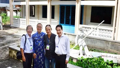 Rủ nhau mặc áo dài nam 