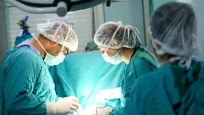 Phẫu thuật tim cứu sống em bé còn trong bụng mẹ