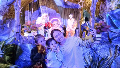 Người dân TP.HCM nô nức đón Giáng sinh đầu tiên sau đại dịch 