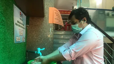 Độc đáo bồn rửa tay chống dịch COVID-19 từ vỏ xe ôtô