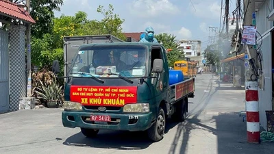 TP Thủ Đức: Phun khử khuẩn một số tuyến đường ở phường Hiệp Bình Phước 