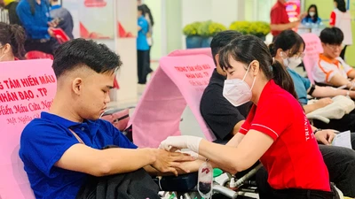 TP.HCM tuyên dương 17 cá nhân hiến máu tình nguyện trên 70 lần