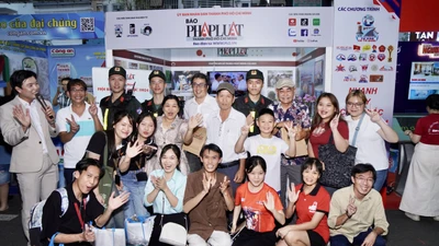 Hội Báo toàn quốc 2024: Nghệ sĩ Việt Anh, Ngọc Tưởng khuấy động gian trưng bày báo Pháp Luật TP.HCM