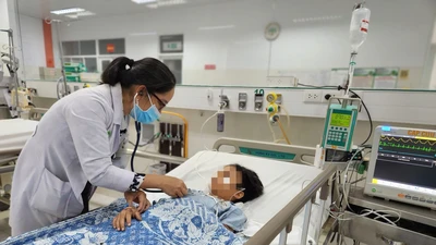 Sức khỏe bé trai trong vụ tai nạn thảm khốc trên cao tốc Vĩnh Hảo - Phan Thiết