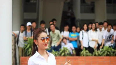 Nữ sinh Đại học Xây dựng làm lu mờ Á hậu Huyền My