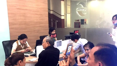 Bổ sung thuê bao di động: Dậy từ 5 giờ đăng ký vẫn trượt