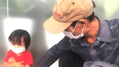 Người lao động ở Hà Nội giúp nhau vượt khó 