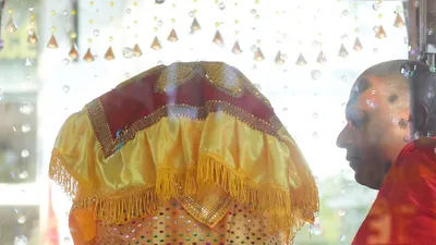 Phật tử cung rước xá lợi Đức Phật tại chùa Quán Sứ