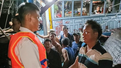 Sáng nay hoàn tất đón 81 ngư dân sống sót trong vụ chìm tàu câu mực để đưa về Quảng Nam