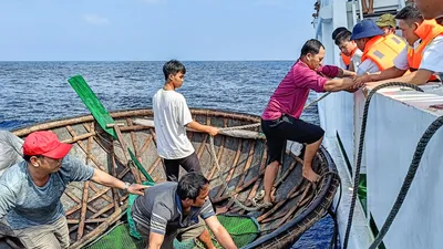Ngư dân tàu câu mực bị chìm: Mong sớm tìm được bạn thuyền còn mất tích
