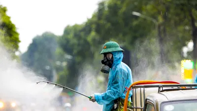 Cận cảnh binh đoàn phun hóa chất diệt khuẩn tại Gò Vấp