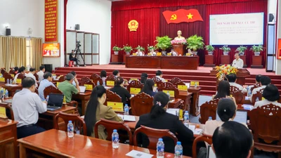 Chủ tịch Cần Thơ nói về tình trạng thiếu thuốc, thiếu cán bộ y tế