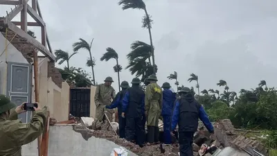 Sau bão số 10, dông, lốc xoáy xuất hiện ở nhiều tỉnh, thành phía Bắc