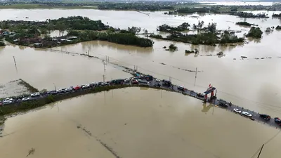 Mưa lũ ở miền Trung làm 85 người chết và mất tích, nhiều nơi còn ngập sâu