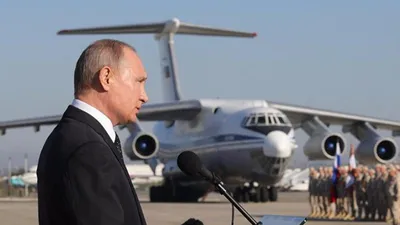 Tổng thống Putin thăm Syria, lệnh rút quân về nước