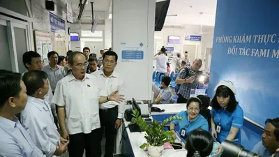 Bí thư Nguyễn Thiện Nhân gặp gỡ cử tri quận 2 và 4