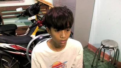 'Ông chủ' dùng dao cướp điện thoại nữ nạn nhân tìm việc