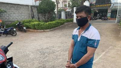 Phá khóa cốp xe máy ở bệnh viện trong 5 giây