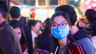 Người Đà Nẵng đeo khẩu trang đón Giáng sinh