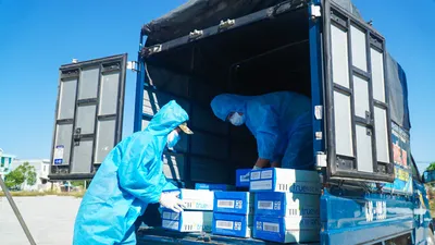 Điểm bán hàng lưu động ngoài trời phục vụ người dân Đà Nẵng