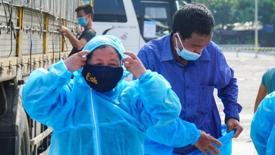 Đà Nẵng: Những chuyến xe đầu tiên đưa người dân về quê