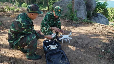 Bộ đội biên phòng dùng flycam truy tìm phạm nhân trốn trại