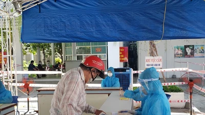 Đà Nẵng sẽ cho dân tắm biển, mở nhà hàng và đi học trở lại