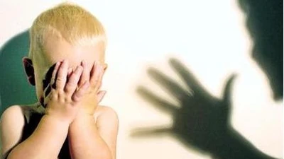 Video tố bà giúp việc bạo hành bé 5 tháng tuổi