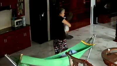 Osin bị tố bạo hành trẻ: 'Tôi lỡ tay ủi bé'