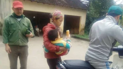 Nghi dùng búa đập đầu đạn, 2 trẻ bị thương