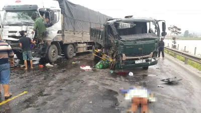 Ba xe tải tông nhau, 1 phụ nữ chết thảm