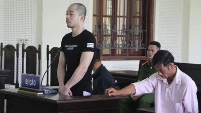 Kẻ thuê người vứt 500 kg ma túy đá bên đường lĩnh 42 tháng tù 