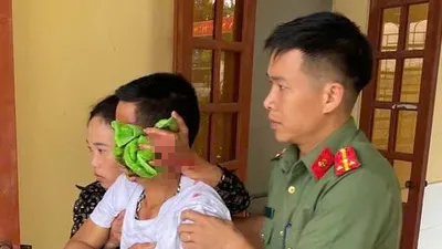 Công an nhận nhiều cuộc gọi của người bị tai nạn, chuyển dạ... trong bão số 5