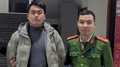 Vận động 1 bị can đang bị truy nã về Hà Nội đầu thú 