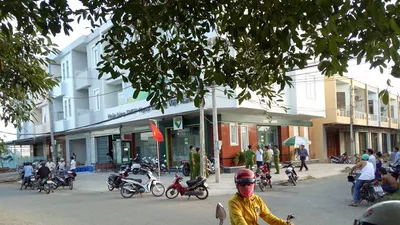 Nóng: Bịt mặt, dùng vũ khí cướp 2 tỉ tại ngân hàng