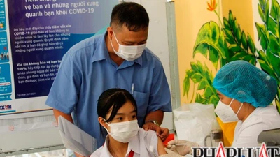 Chùm ảnh: Cần Thơ bắt đầu tiêm vaccine COVID-19 cho trẻ từ 5-11 tuổi
