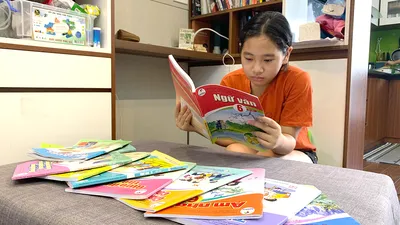 Vất vả tìm mua sách giáo khoa