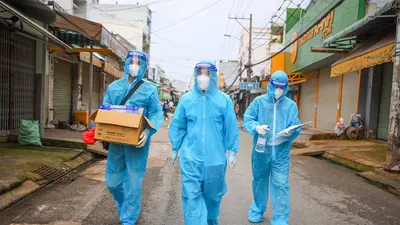 Bác sĩ quân y cấp cứu F0 ở phường đông dân nhất TP.HCM