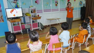 Phụ huynh cần hướng dẫn trẻ thường xuyên rửa tay với xà phòng hoặc dung dịch sát khuẩn. Ảnh: H.HG