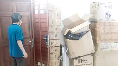 Dùng căn hộ làm kho hàng hóa, cư dân lo cháy nổ