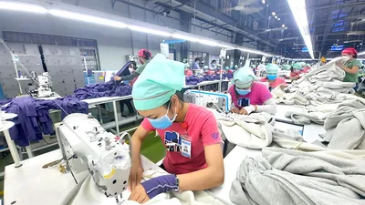 Nếu đề xuất được thông qua, hàng triệu người lao động và doanh nghiệp sẽ được hỗ trợ. Ảnh minh họa: VIẾT LONG